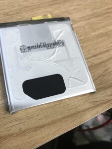 バッテリーの粘着