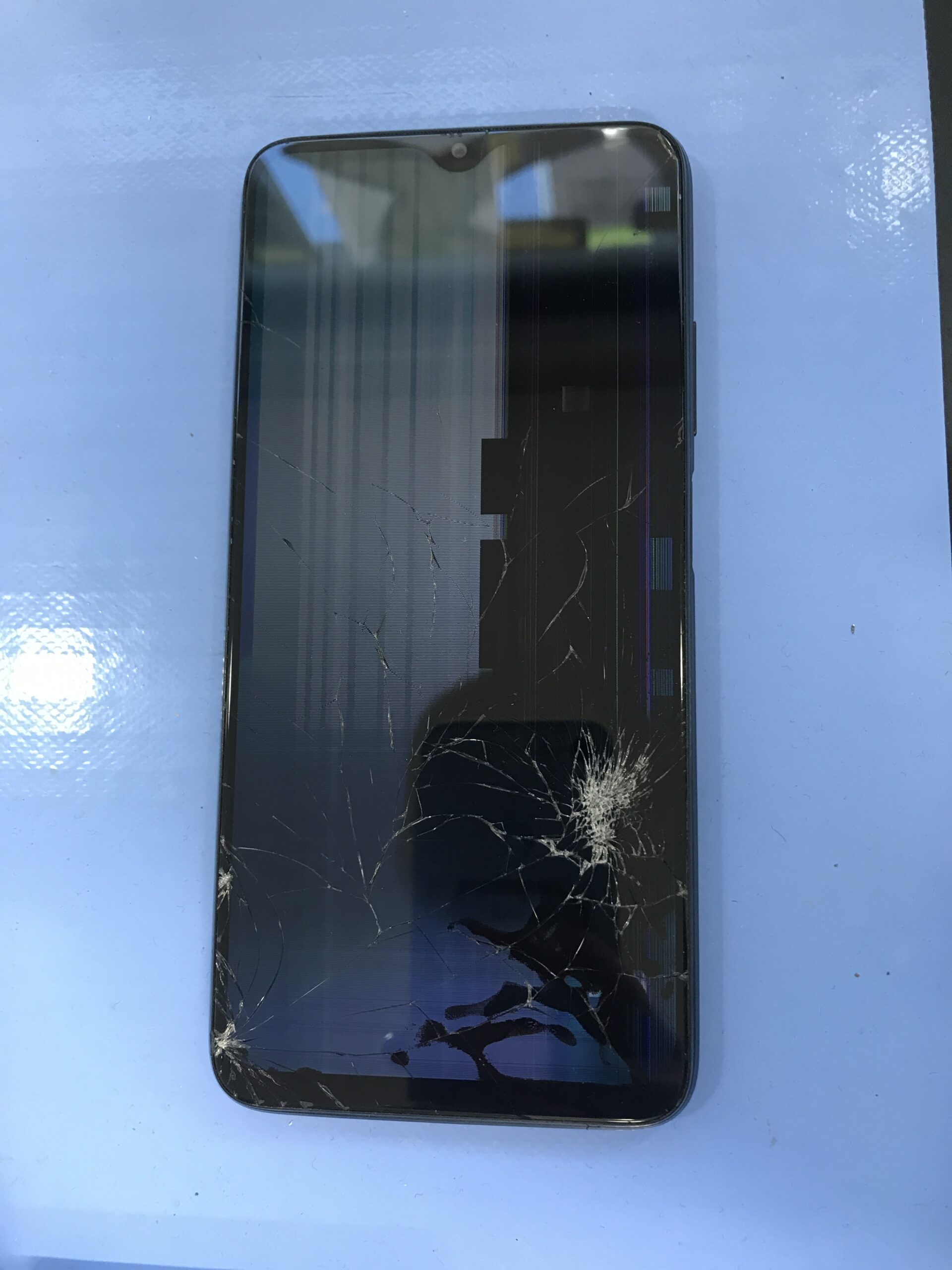 破損確認写真 Xiaomi Redmi 9T】画面が割れて半分映らない？！画面交換で即日復旧