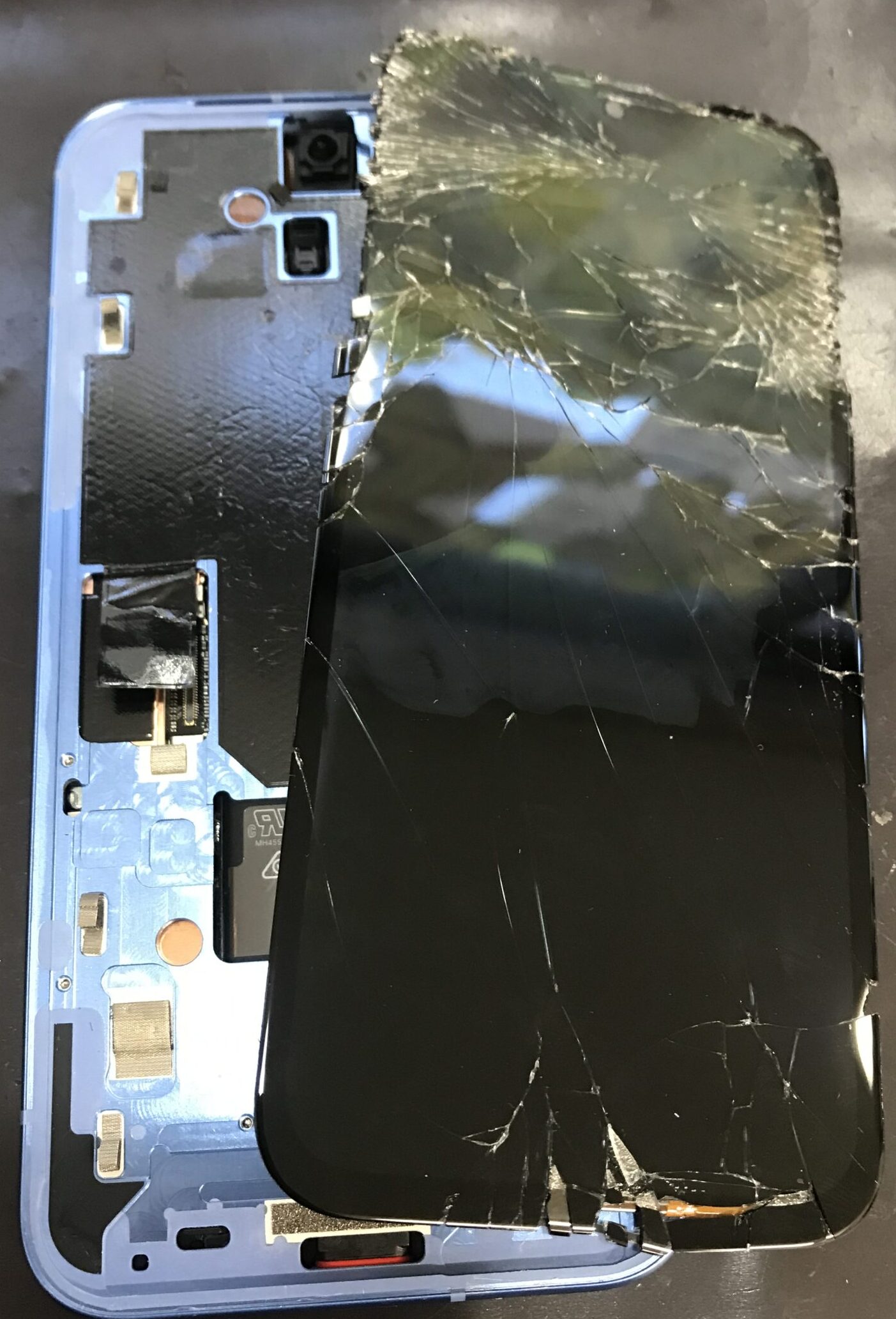 Pixel 8a 落として画面が割れた？即日修理｜大宮