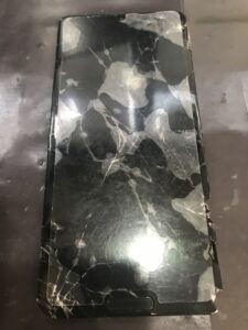 AQUOS sense5G 落下によりガラスが割れた画面パーツの写真