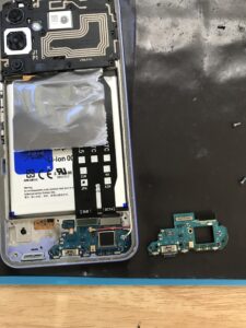 Galaxy A54 充電口交換後 正常に充電マークが表示された画面