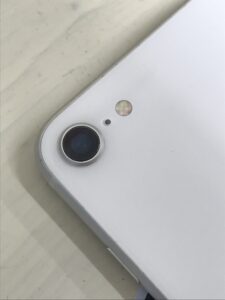 iPhoneSE3のカメラレンズ交換後のきれいな状態