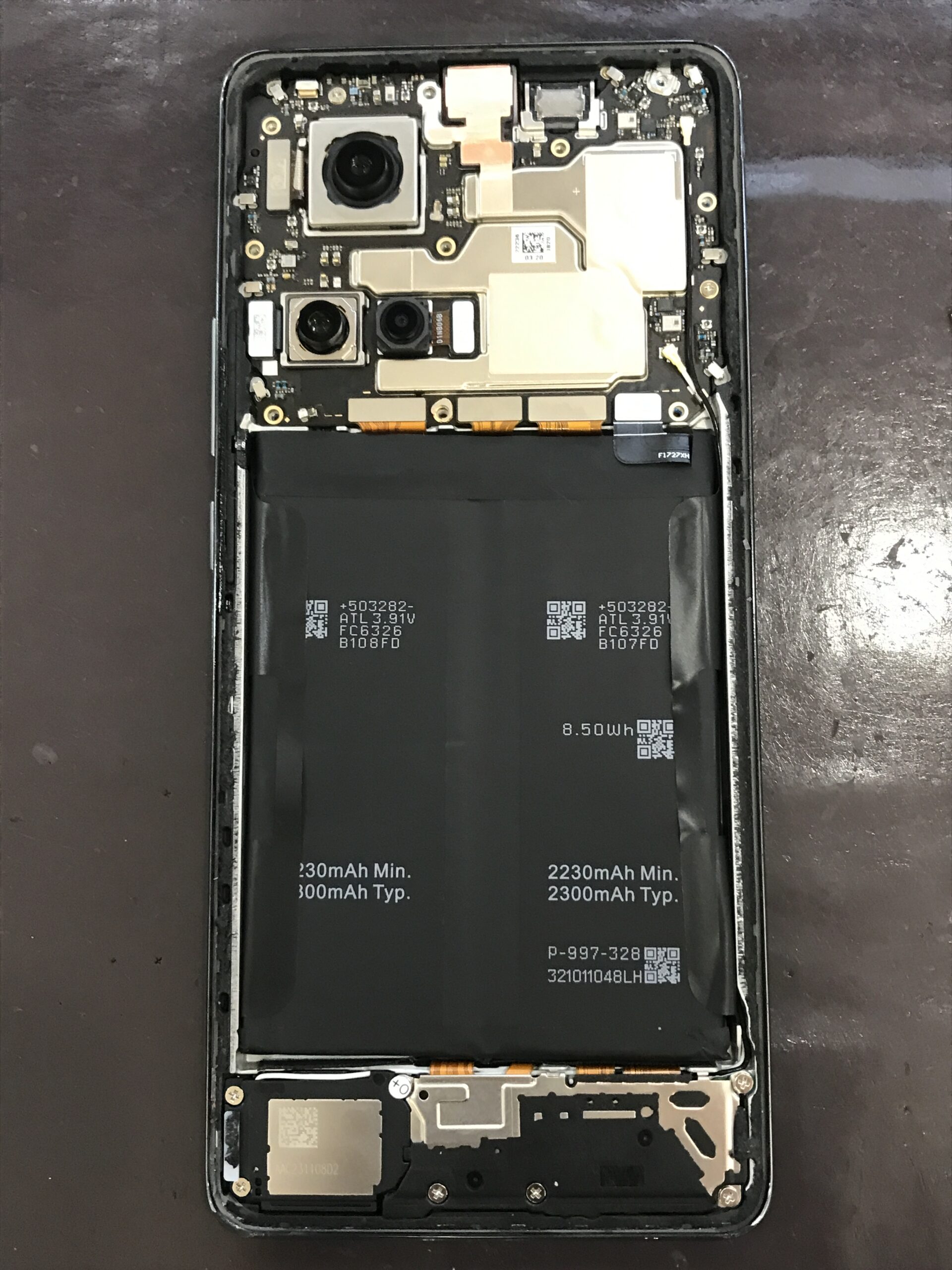 OPPO Reno10Pro 分解中の内部構造