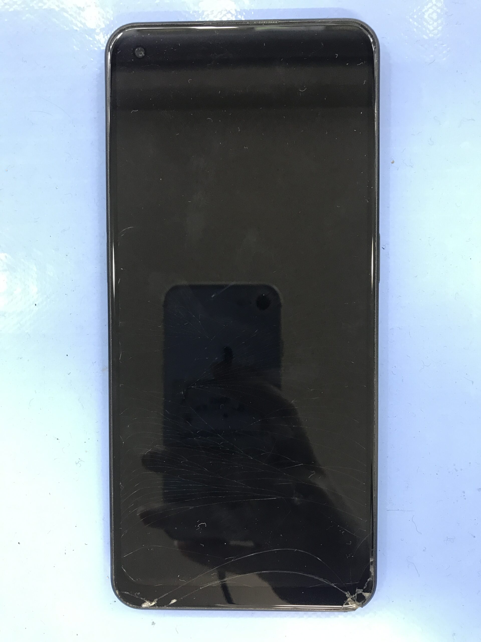 OPPO Reno9 A 画面が映らない修理前の状態