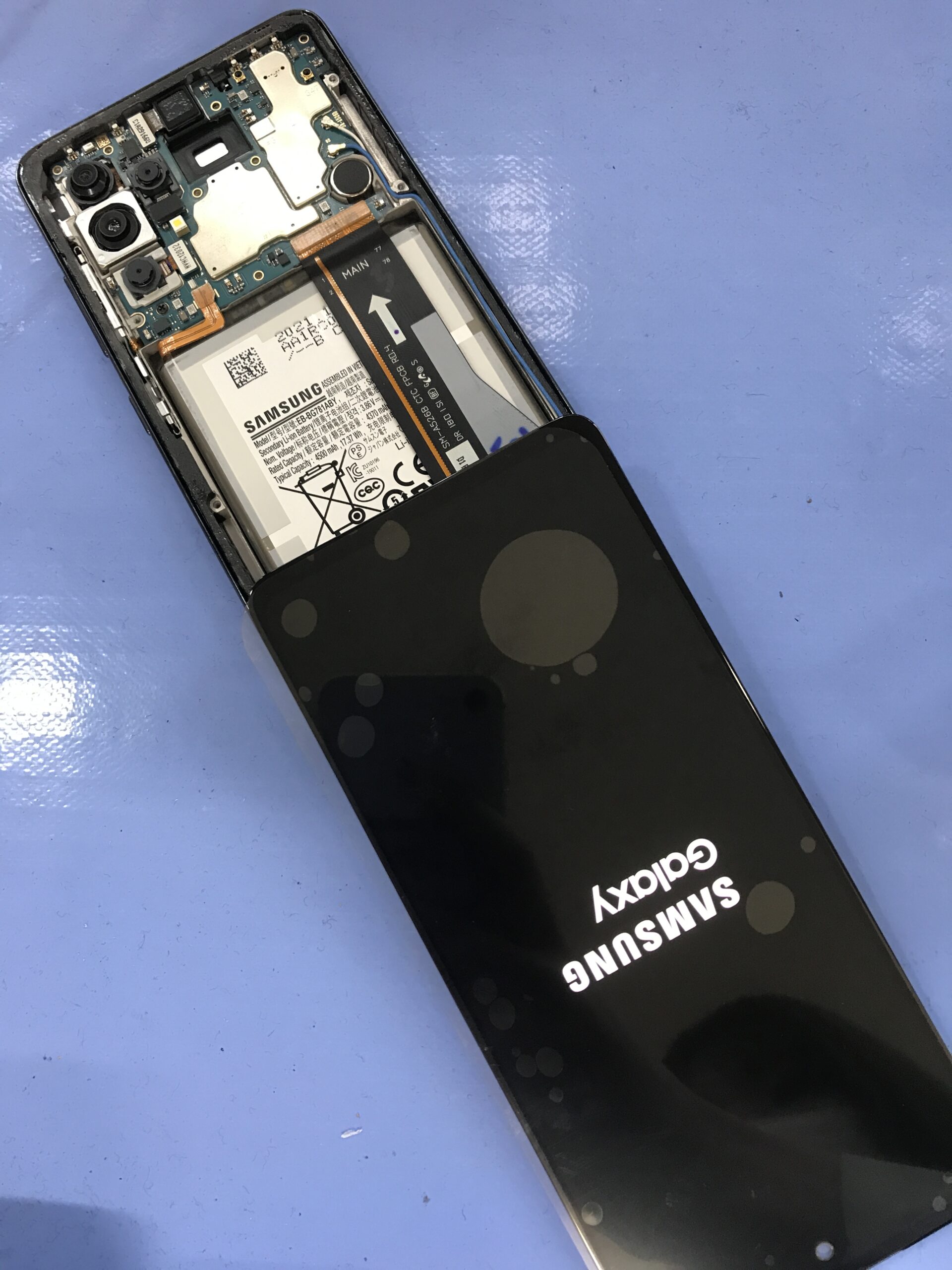 GalaxyA52 画面交換 仮付けで動作確認中