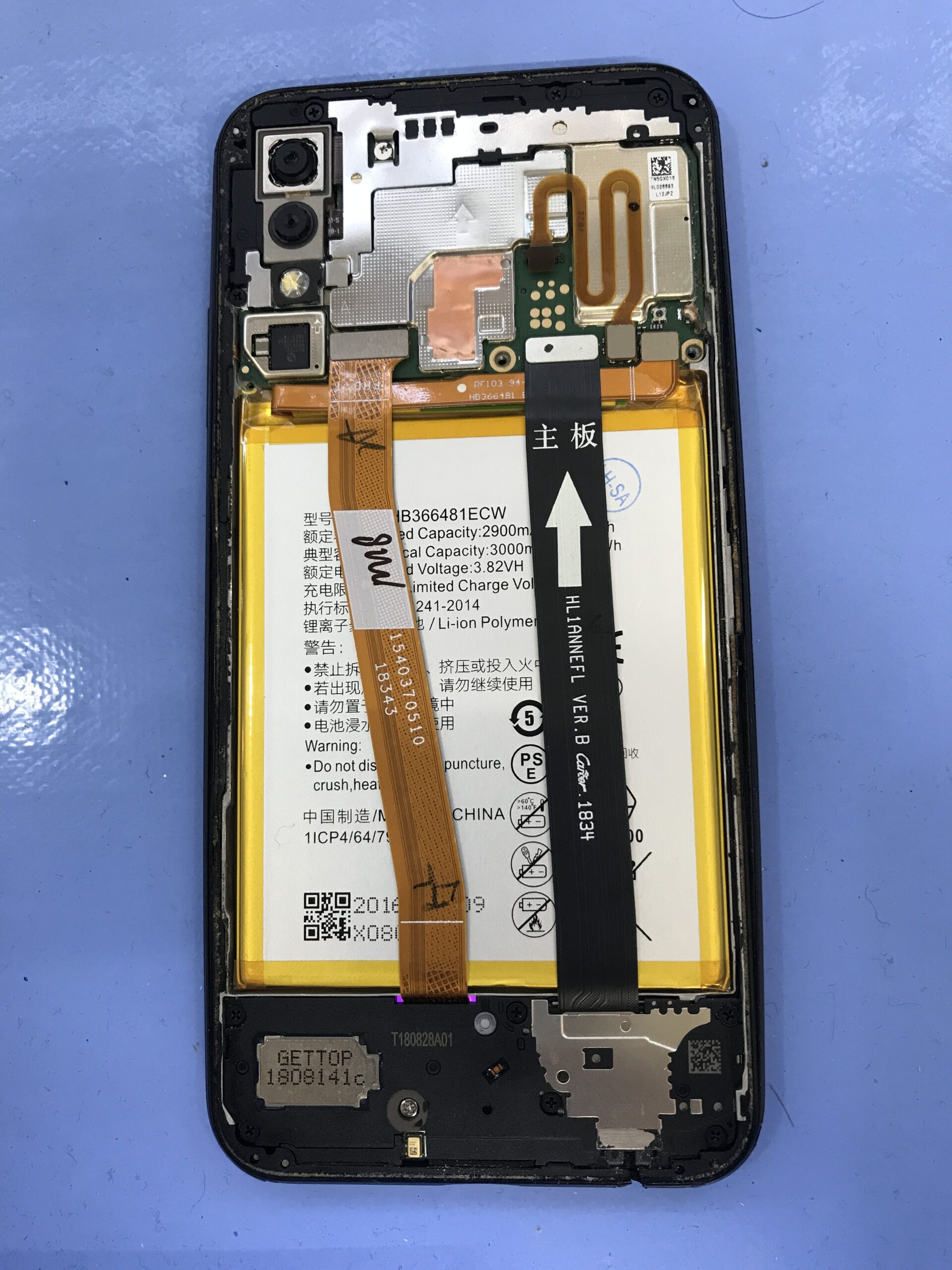 Huawei P20 lite 分解作業中の内部構造