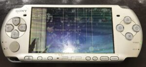 PSP-3000 画面にカラフルな横線が表示されている状態