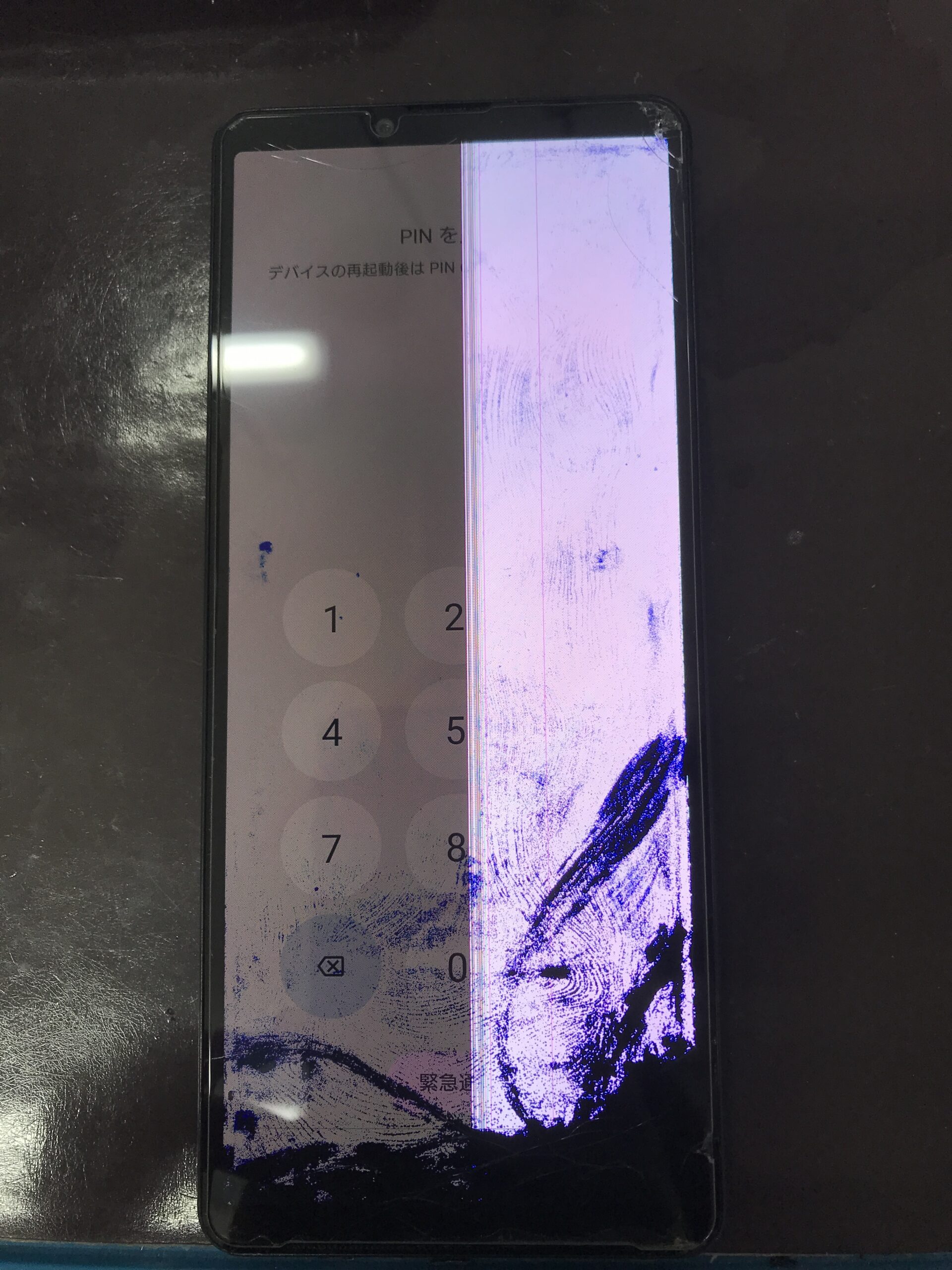 落下により液晶漏れを起こしたXperia 10 VIの画面表示不良