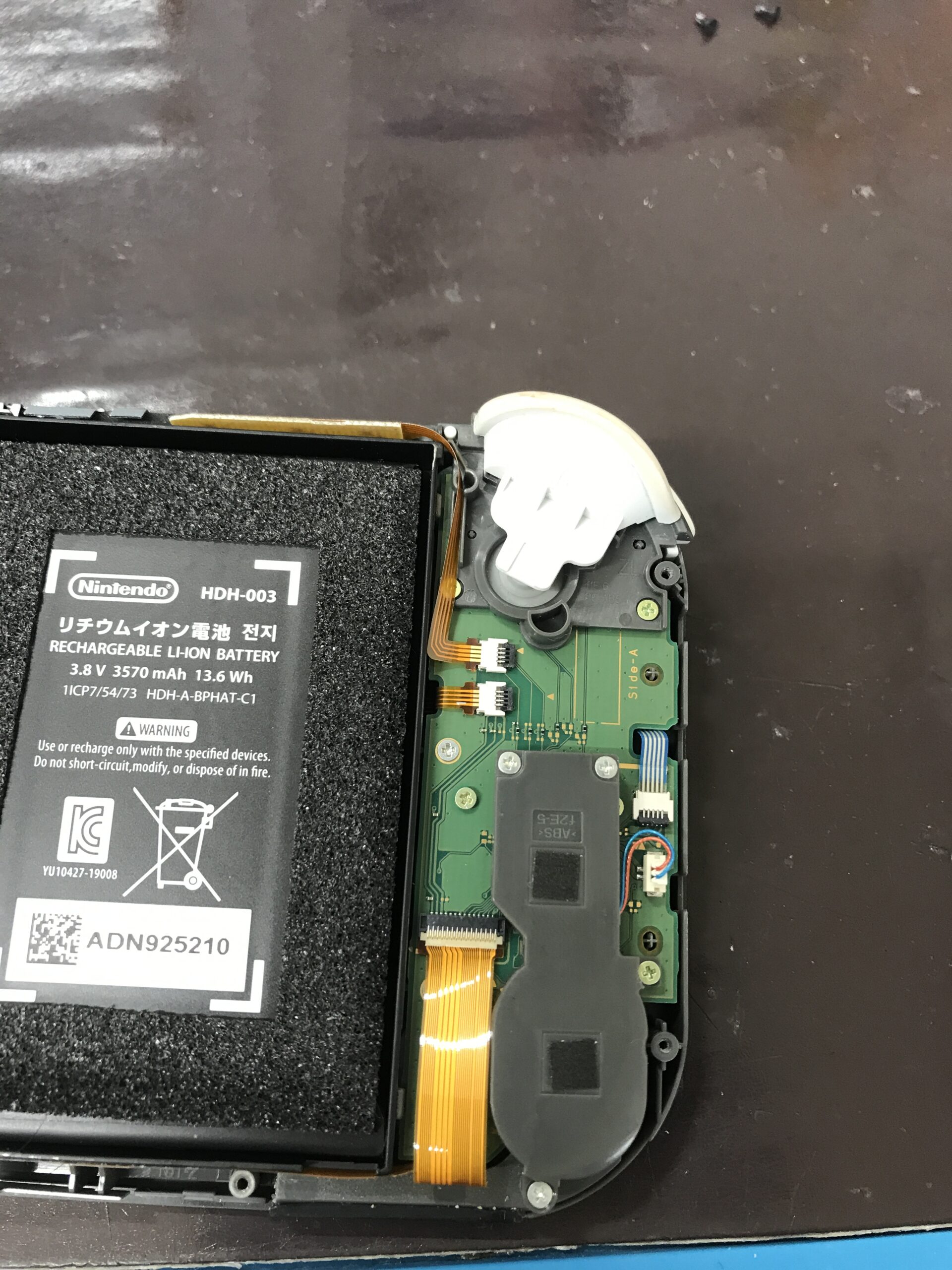 Switch Liteのジョイスティック交換作業中