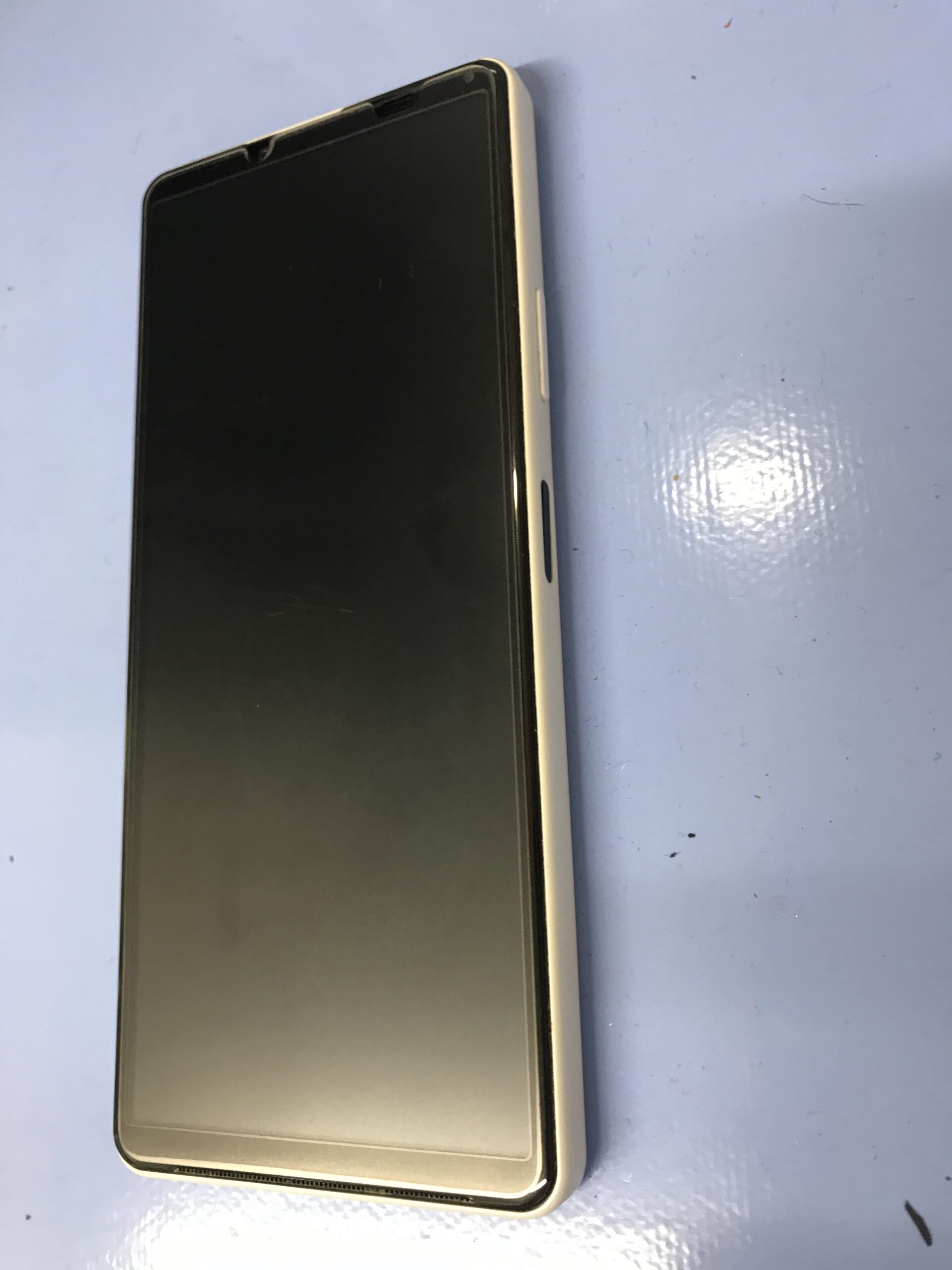 Xperia 10 IVの電源ボタンが押せない修理前の状態