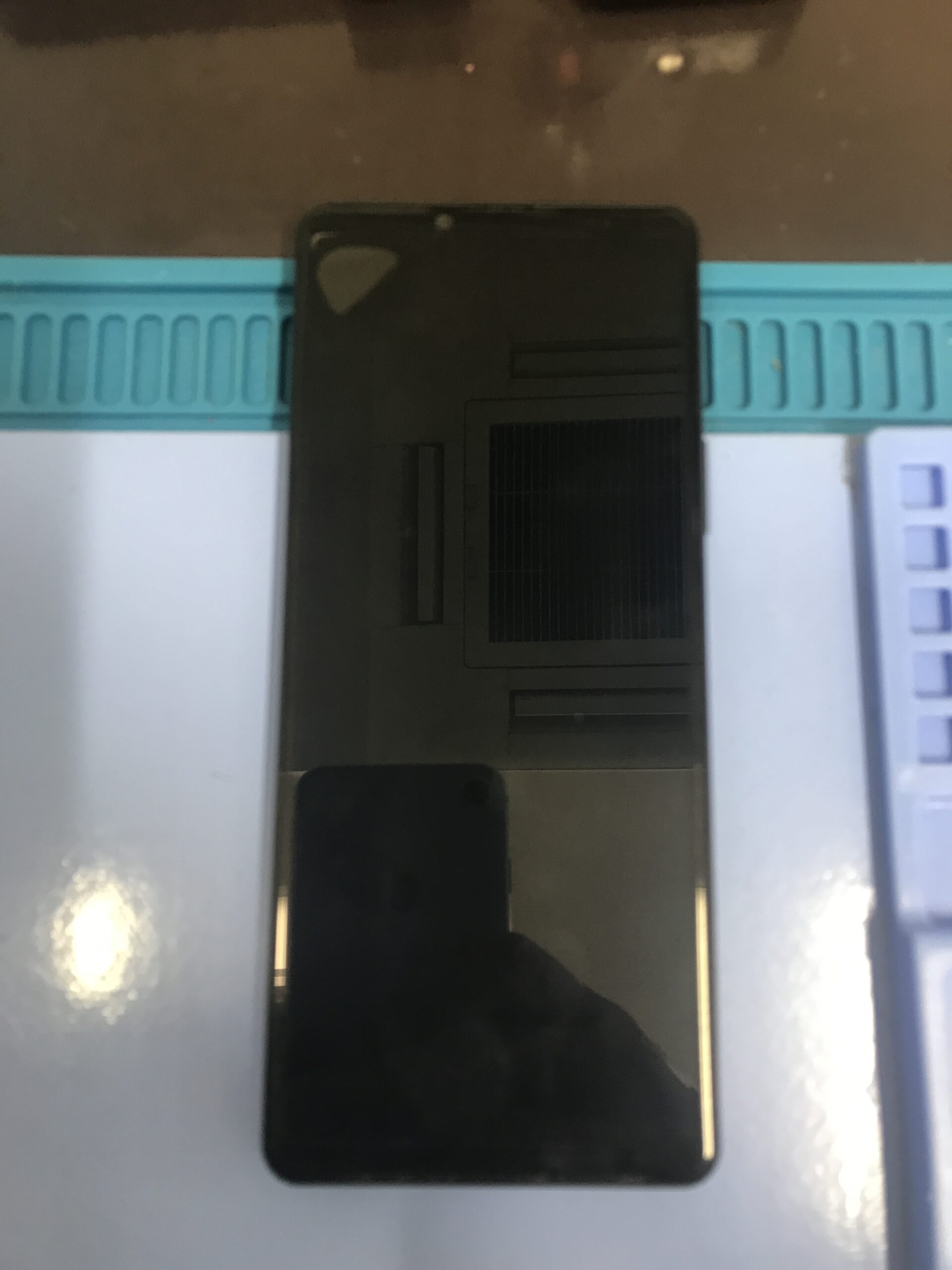 画面が映らなくなったXperia 10 VIの修理前の状態