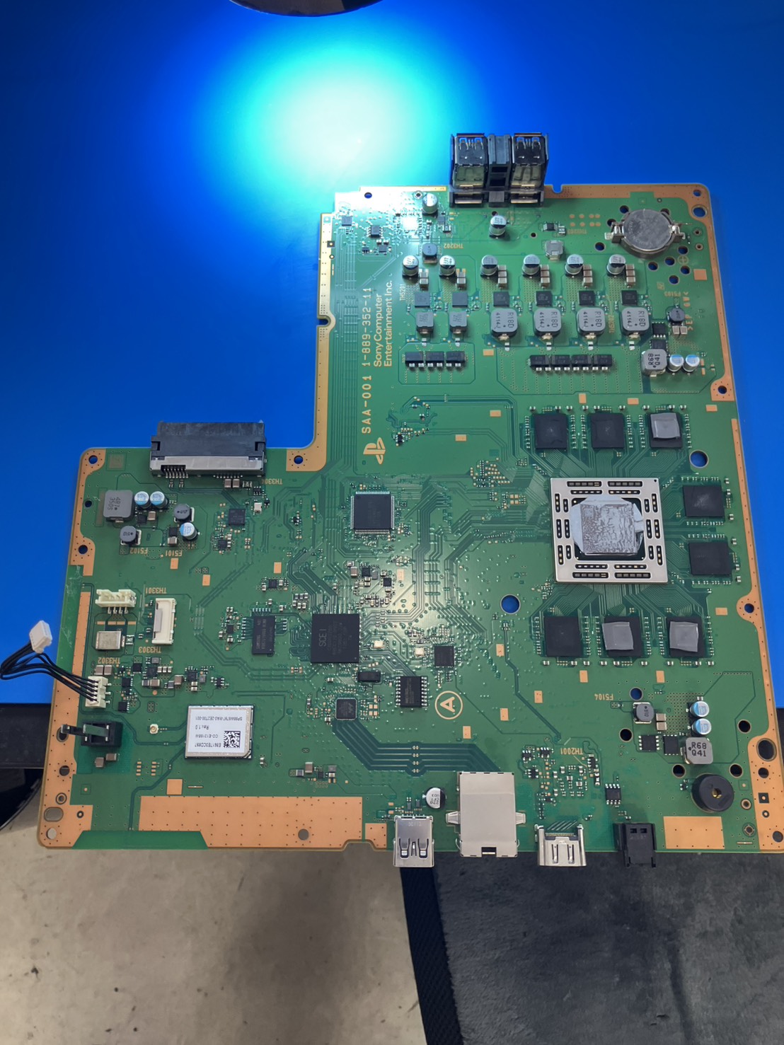 HDMI端子交換のため取り外したPS4の基板