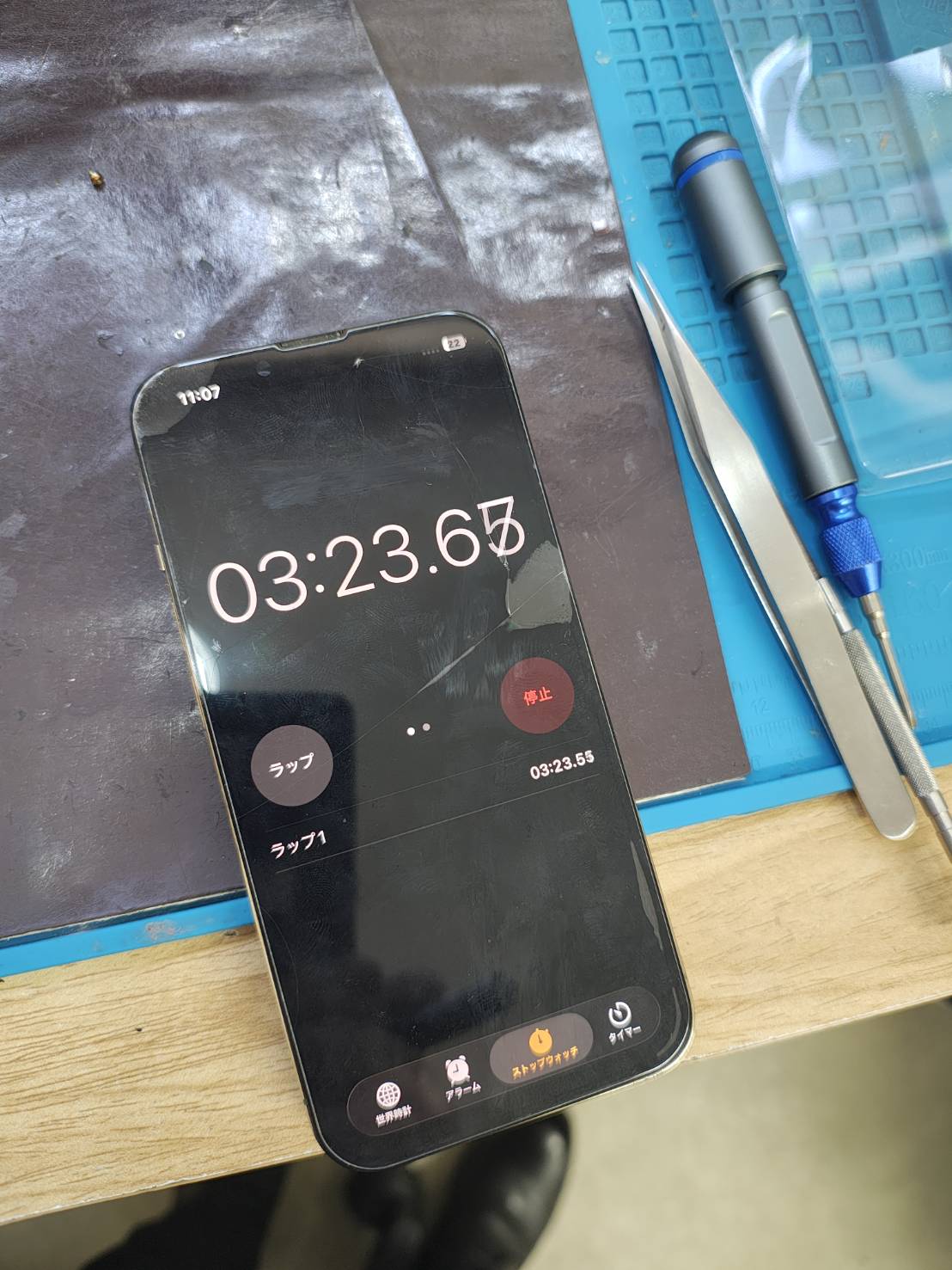 3分以上再起動せず正常動作を確認しているiPhone13 Pro