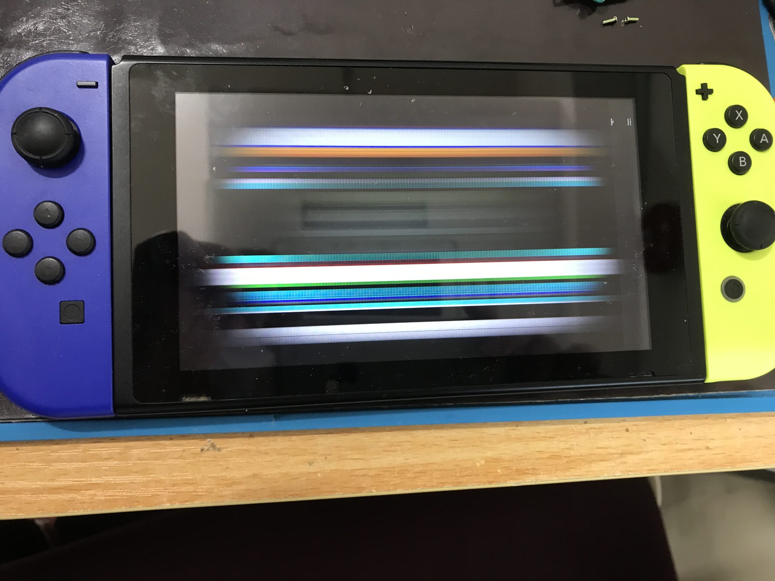 Switchの画面にカラフルな横線が表示され映像が見えない症状