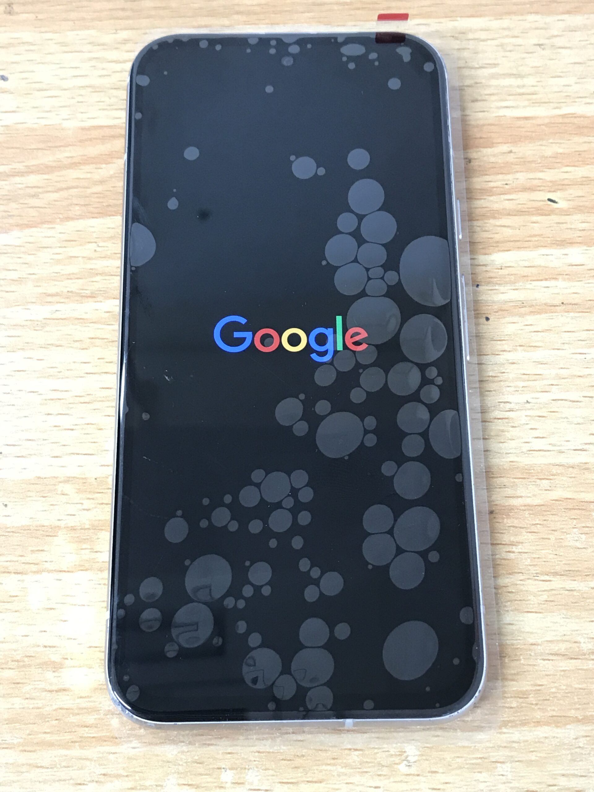 Google Pixel 8a 画面交換後に映像表示が改善した状態