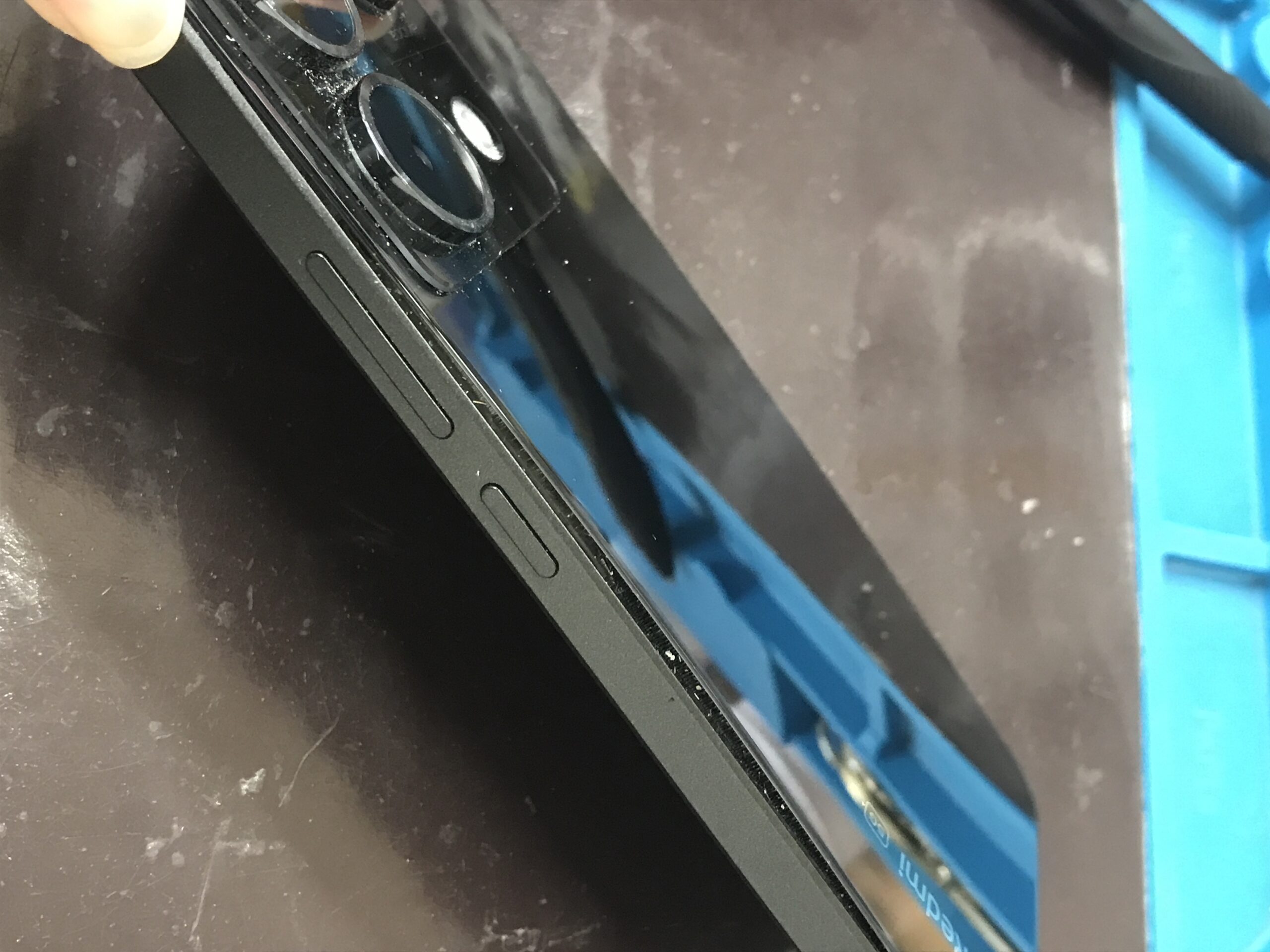 Redmi Note 13 Pro 5Gの膨張したバッテリー修理前の状態