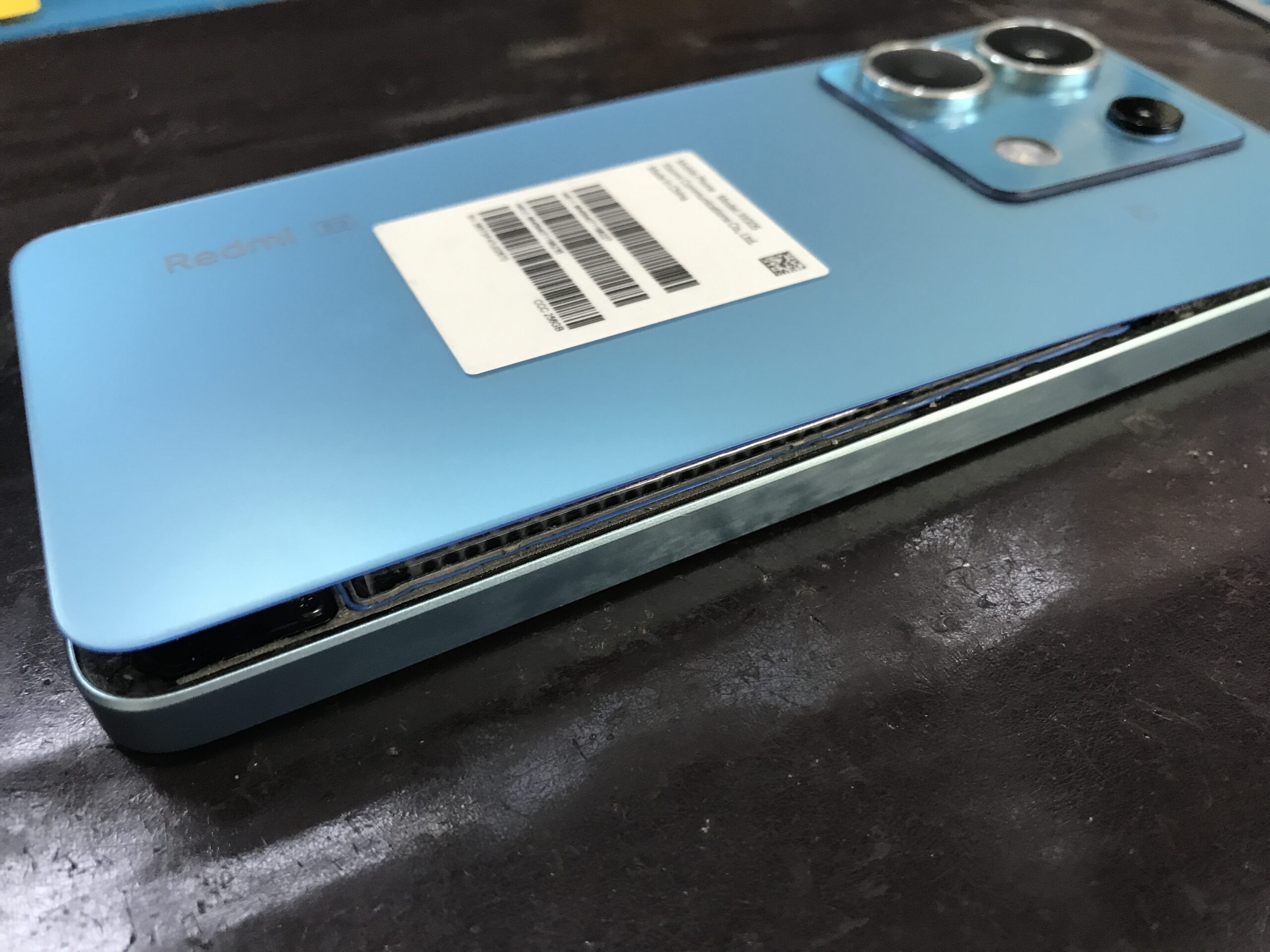 Redmi Note 13 Pro 5Gのバッテリーが膨張している修理前の状態