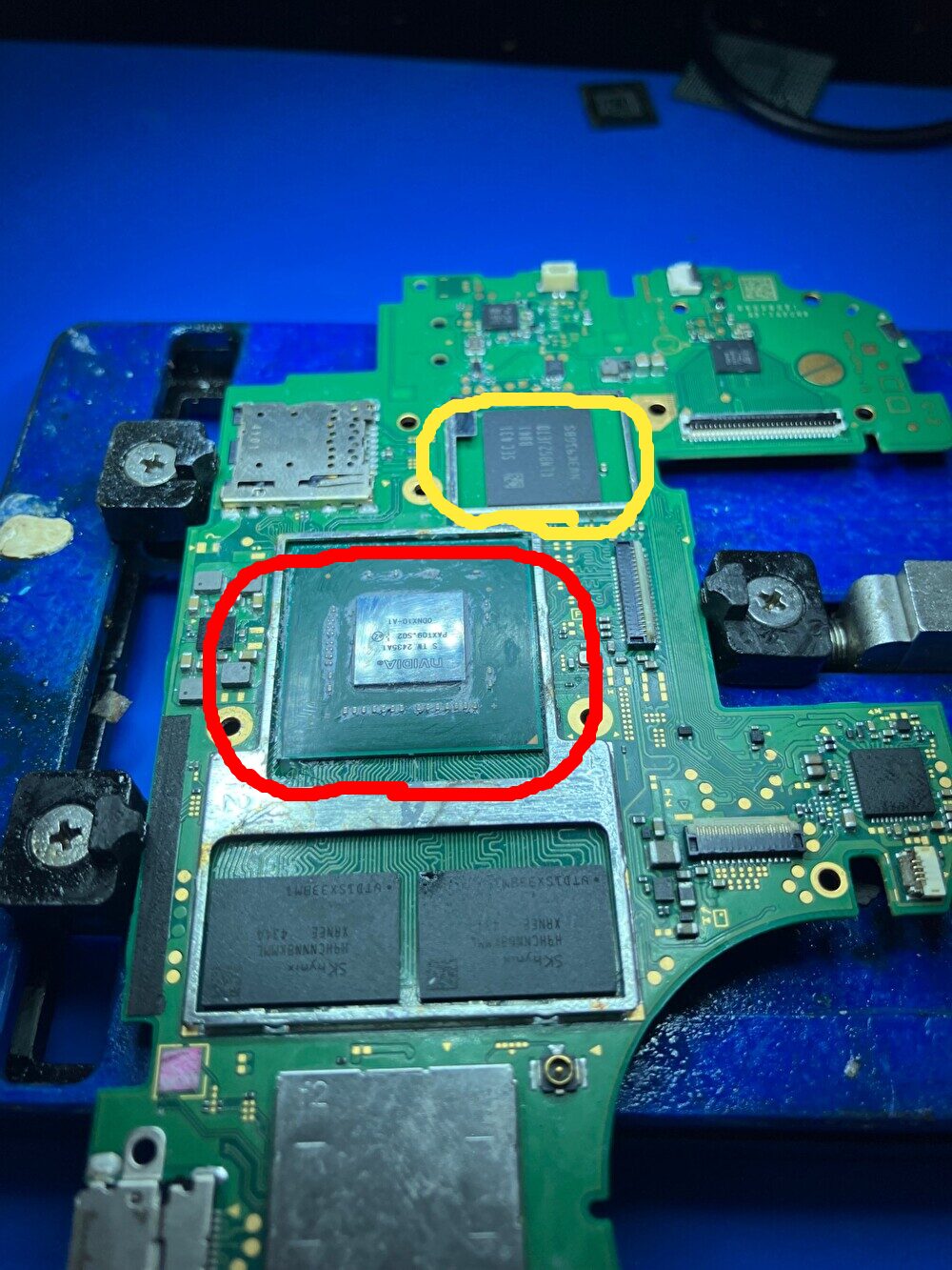 Switch Lite基板のCPUとNANDフラッシュの位置