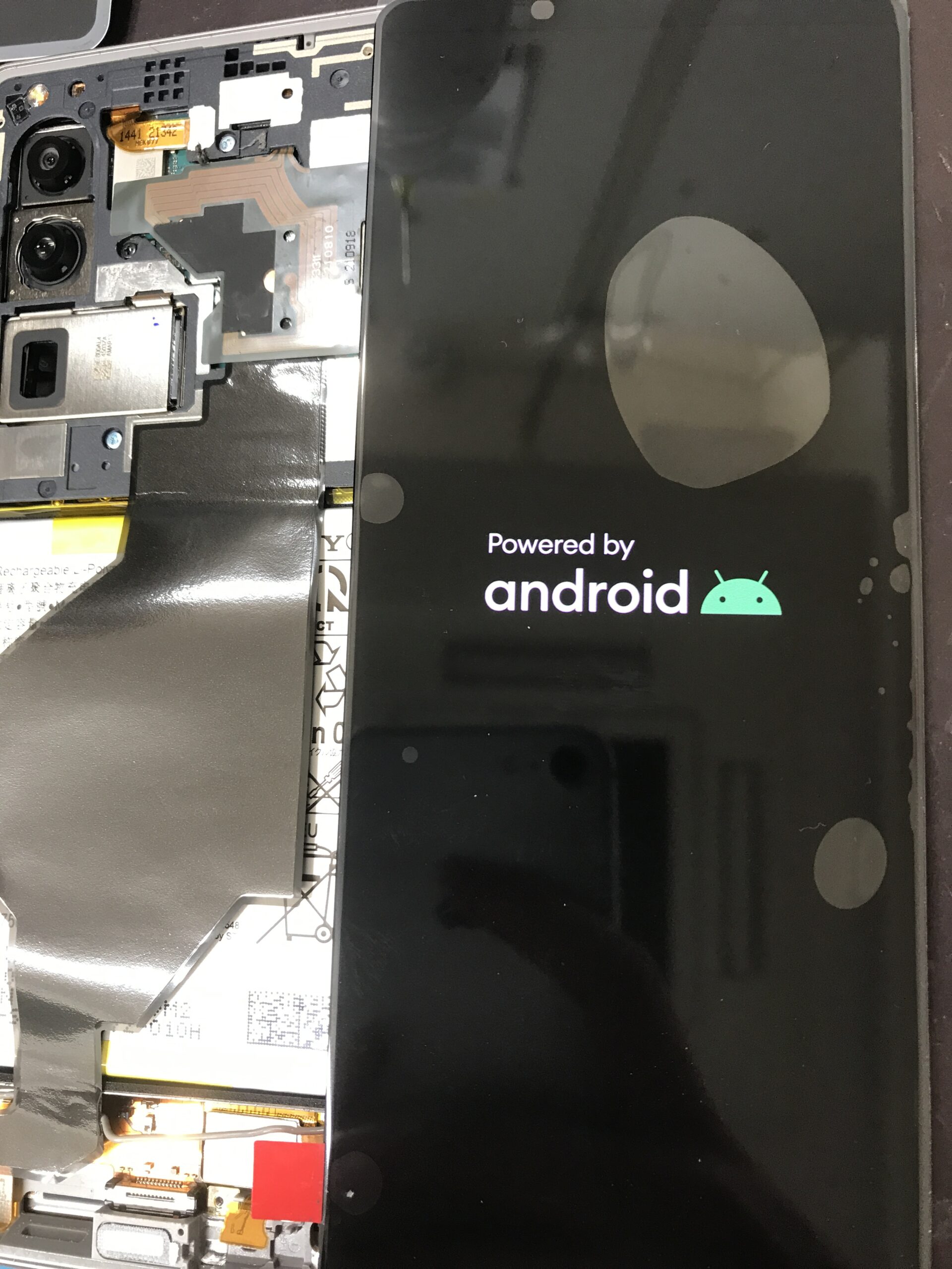 Xperia 5 III 画面交換修理中の仮付け状態