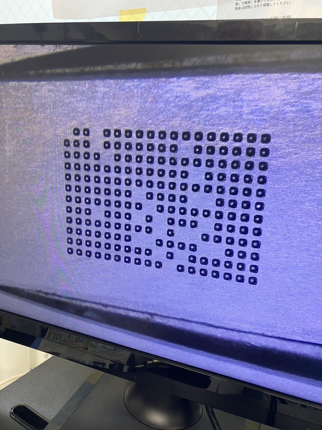 SwitchのWi-Fiチップをステンシルを使ってリボールしている作業