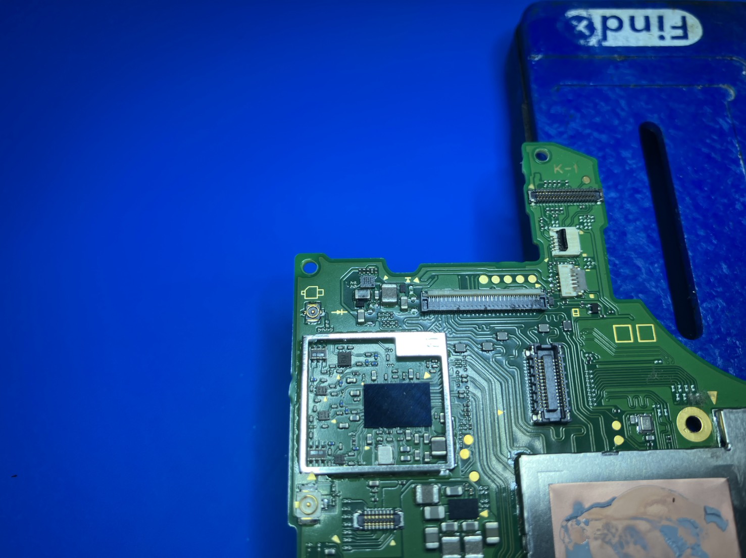 Switch基板に新しいWi-Fi・Bluetooth制御チップを実装した状態