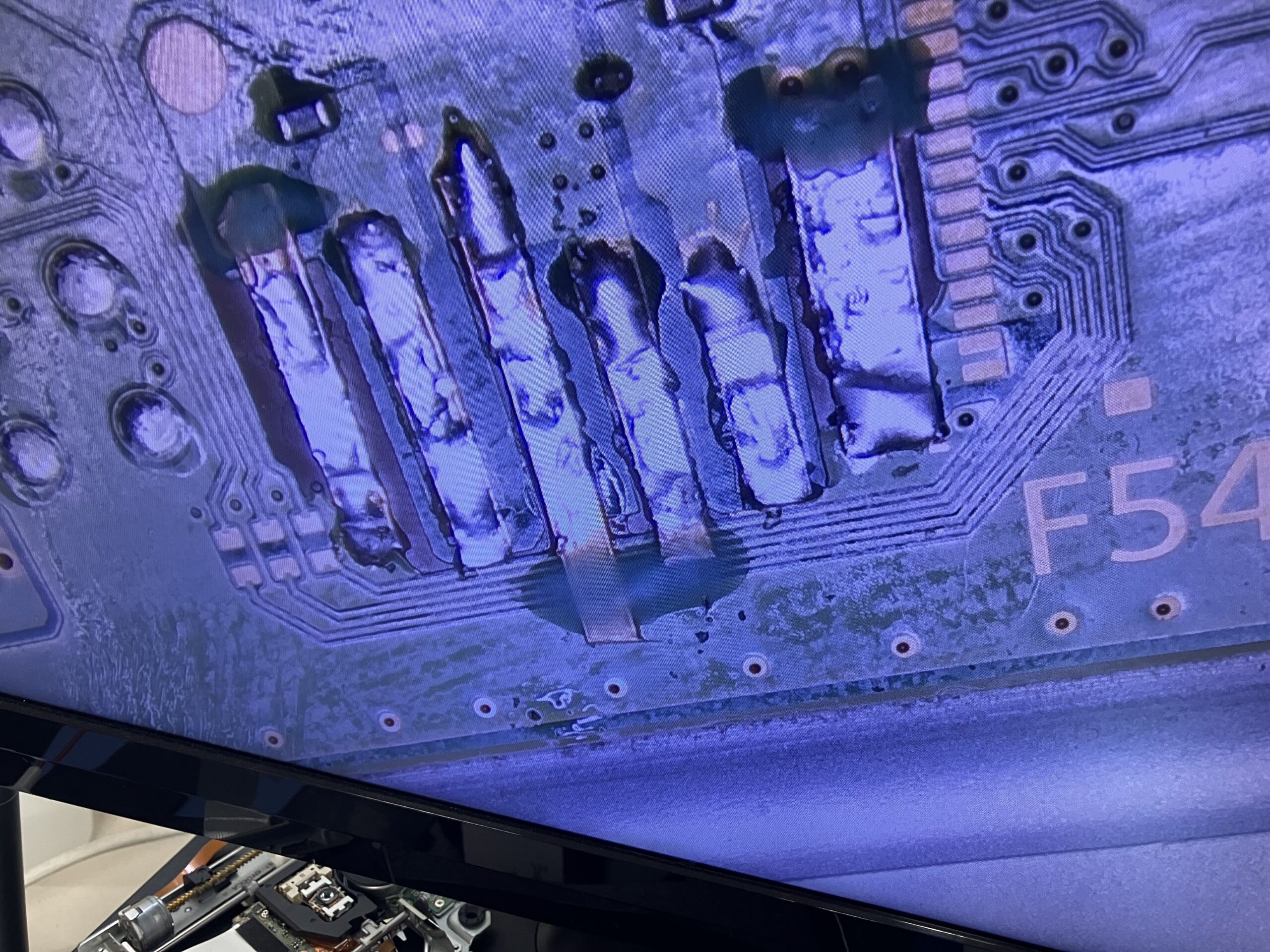PS5ディスクドライブコネクターの剥がれた基板パターンを再形成した状態