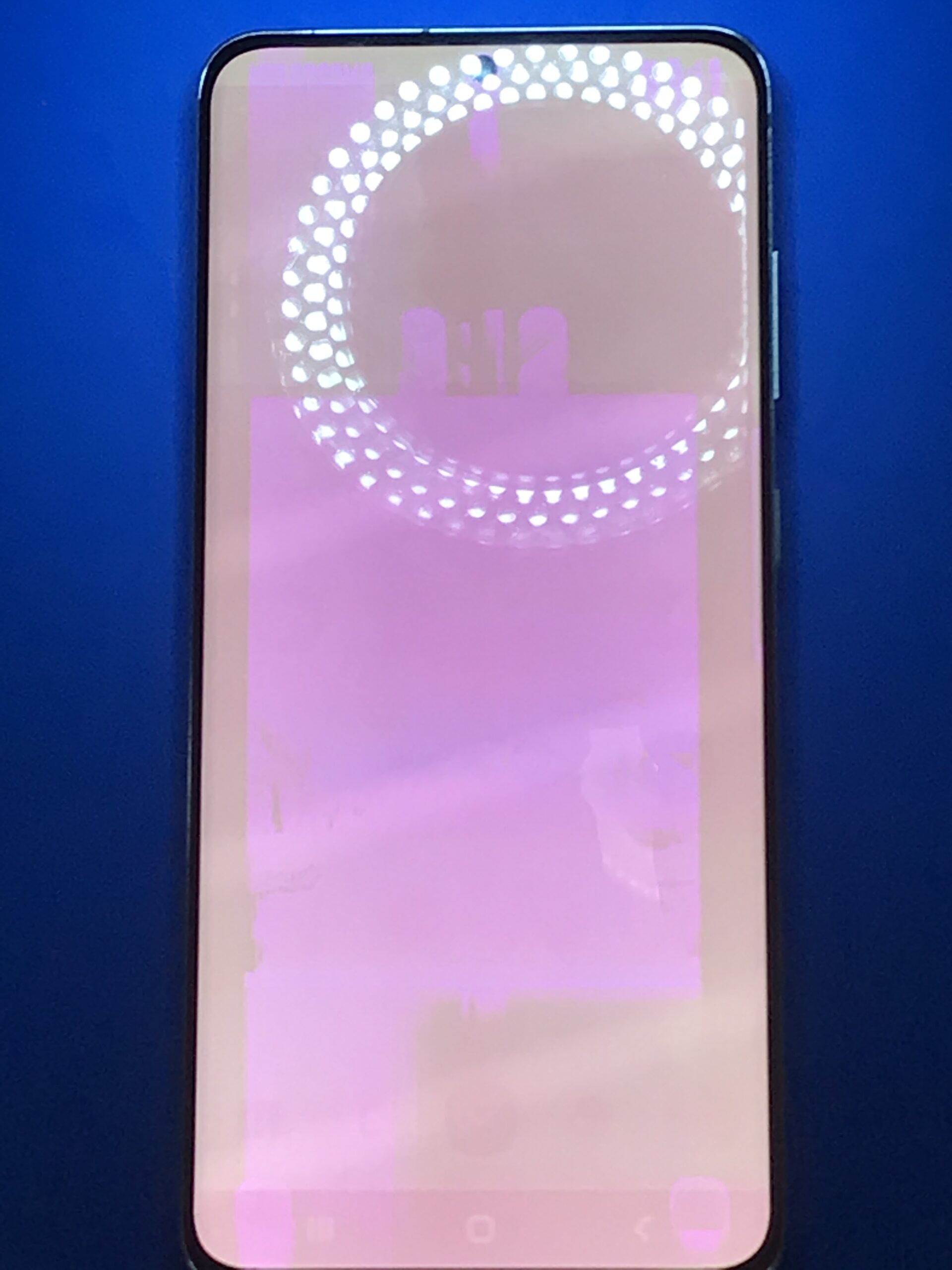 Galaxy S20 落下後に画面が真っ白になった修理前の状態
