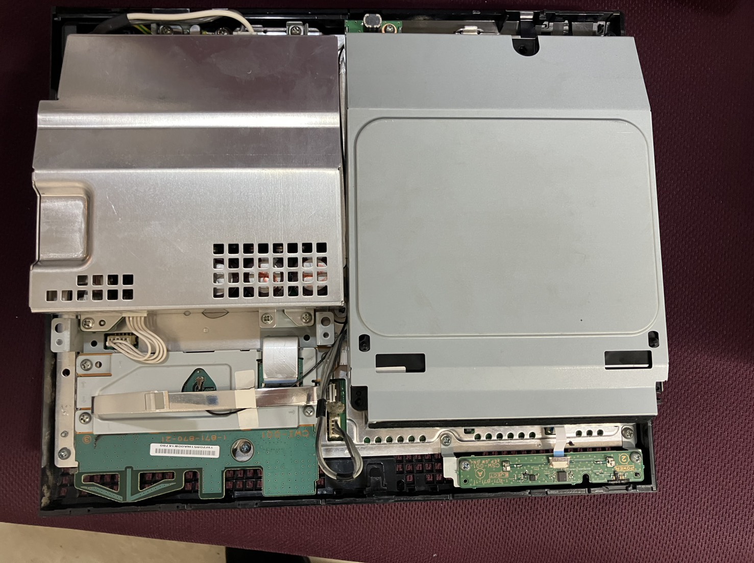 PS3 CECHA00の上部カバーを取り外した内部構造と電源ユニット・ディスクドライブ