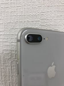 iPhone8Plusの背面カメラ割れ