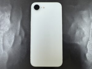 iPhone16eの背面パネルが割れてしまった！修理出来ますか？ | スマ