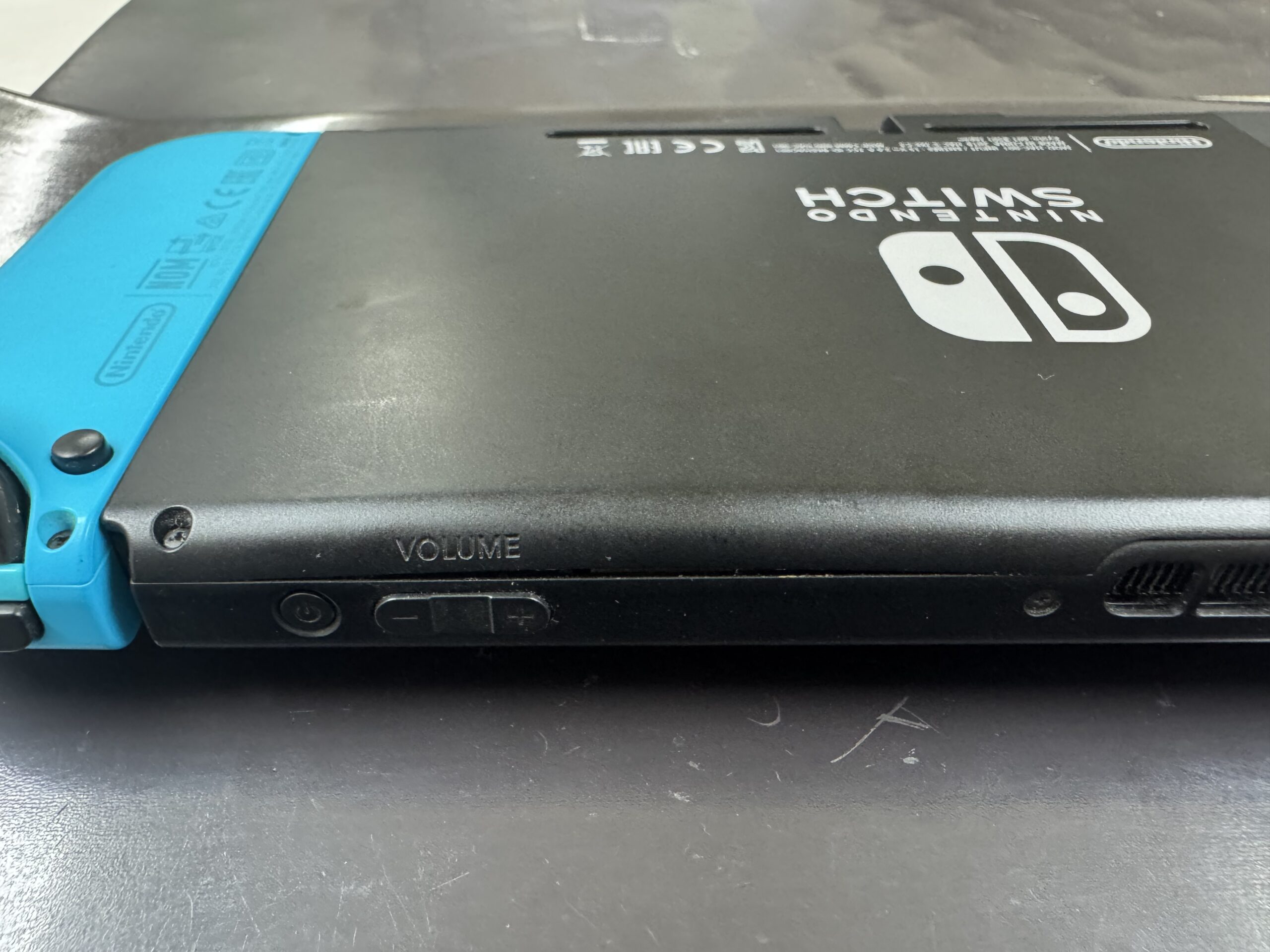 NIntendo Switchの背面パネルが浮き上がってきたら？【宇都宮】 | スマ