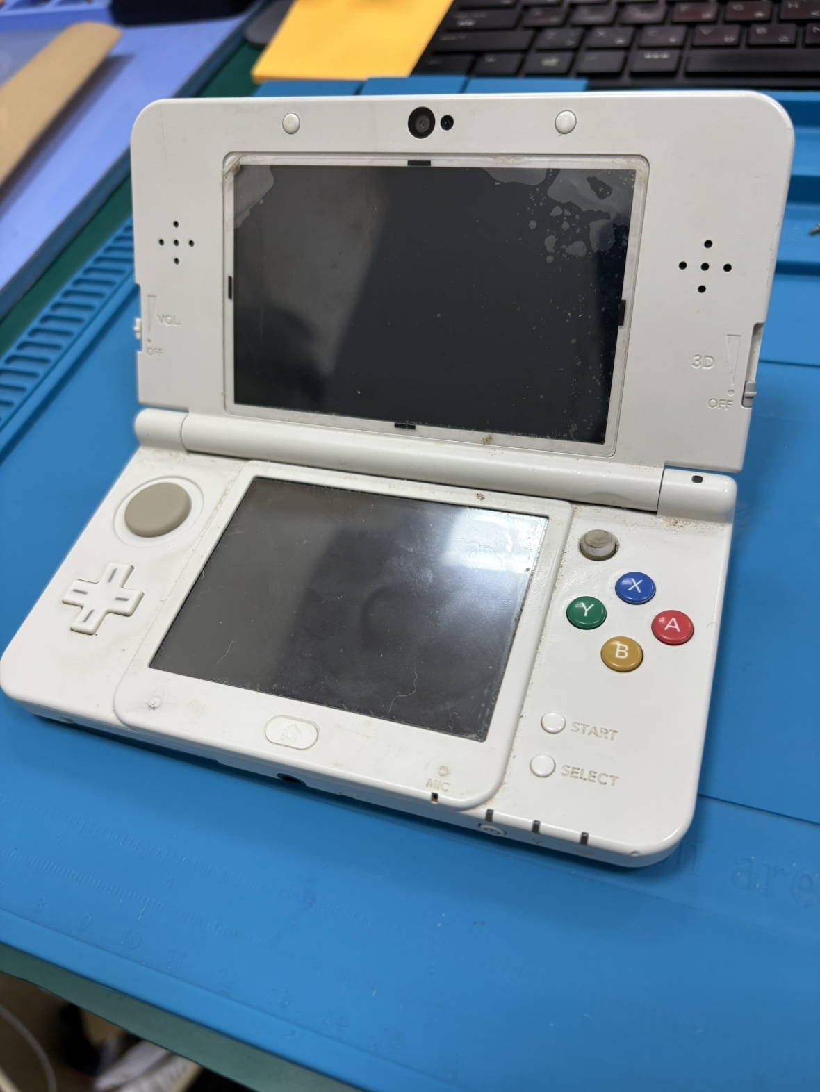 ずっと押しっぱなし！？】New3DSのLRボタン交換修理！/データそのまま 