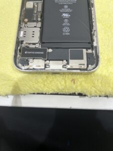 iPhone12の修理中