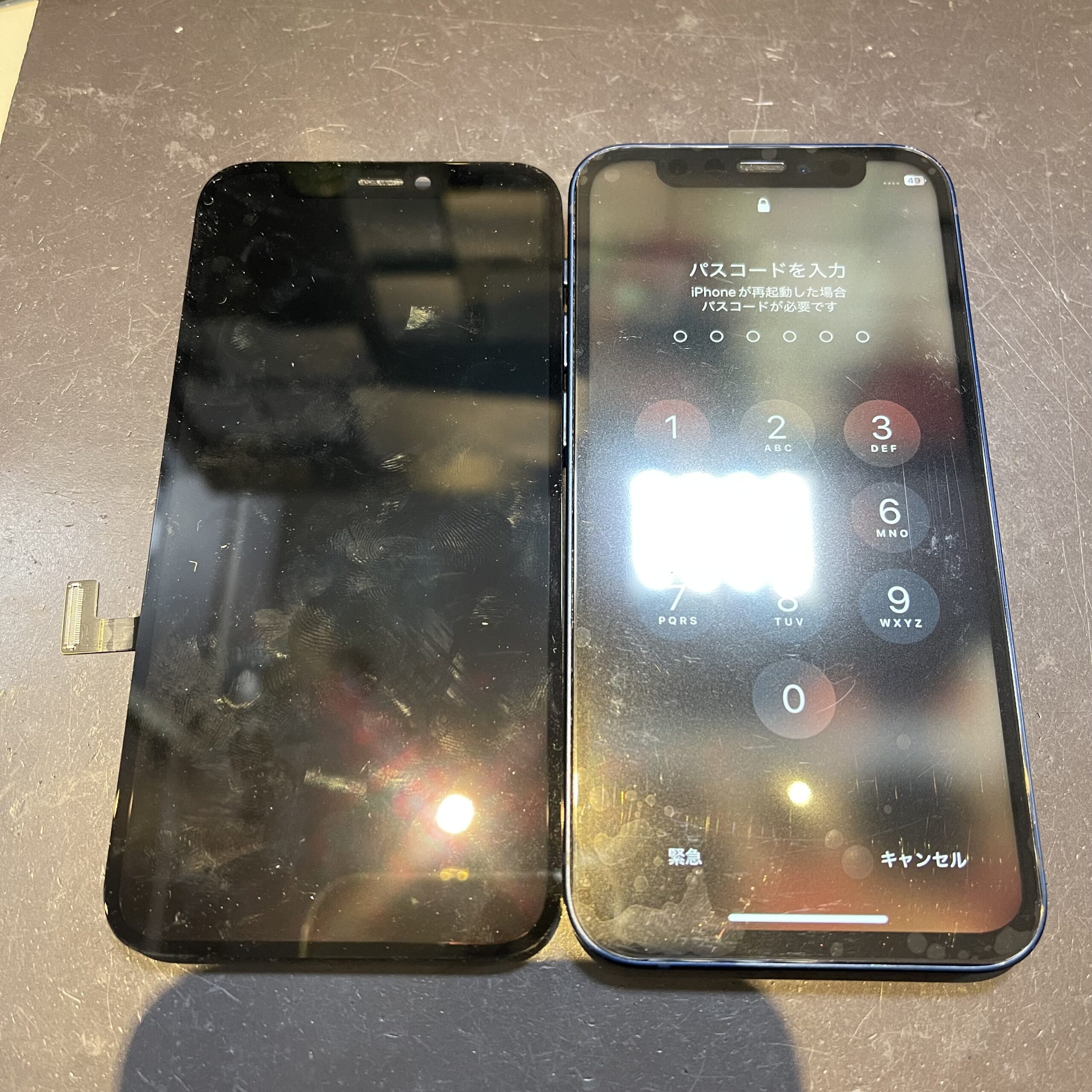 iPhone 12 mini】画面左下角からガラスが割れて緑と白の縦線と