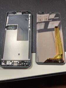 AQUOS sense3basicの修理中