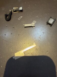 iPhone SE3の修理中