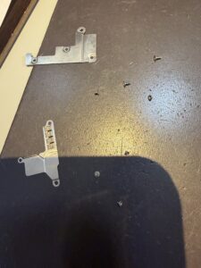 iPhone SE3の修理中