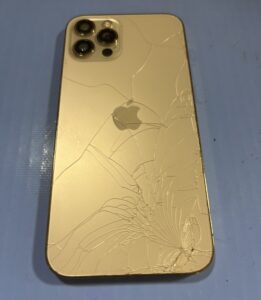 iPhone背面ガラス割れ