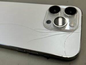 スマホの背面割れ