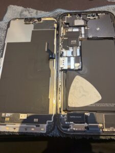 iPhone11の修理中