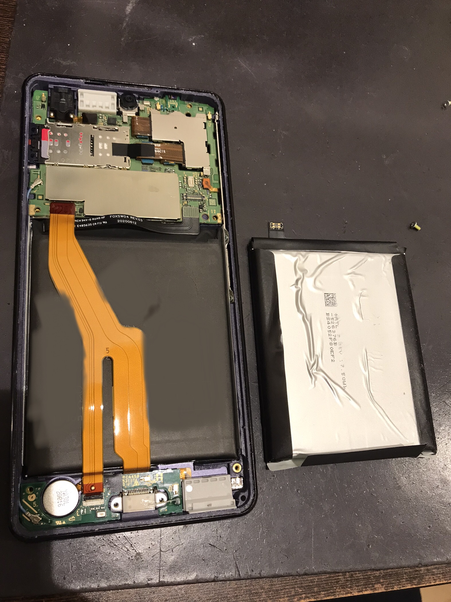 【AQUOS Sense5G】SH-53Aバッテリー交換解説!(写真付き) | スマホスピタルくずはモール店の修理速報