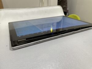 修理前のSurface Pro4の状態　画面浮き