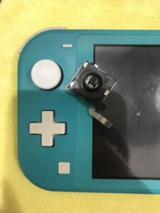 修理後のNintendo Switch Liteの状態　拡大