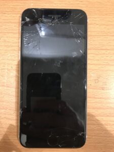 修理前のiPhoneSE2の状態