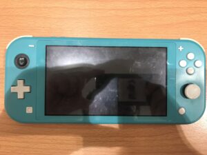 修理前のNintendo Switch Liteの状態