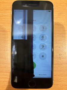 修理前のiPhoneSE（第2世代）の状態