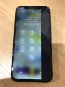 修理前のiPhone XSの状態