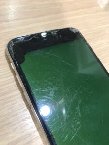 画面割れと液晶不良のiPhone11