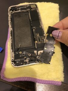 iPhoneコネクタ修理