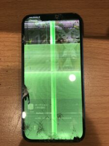 液晶不良が起こったiPhone13